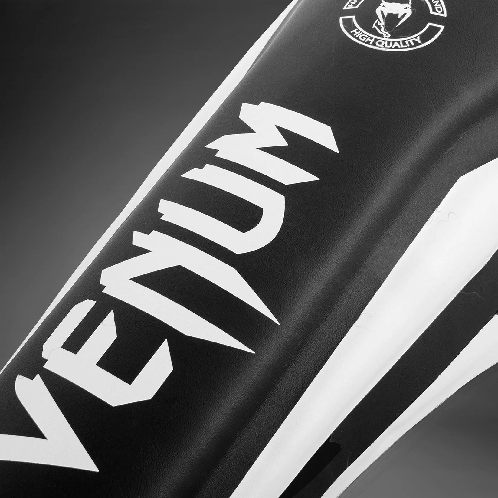 #Color_Black/White