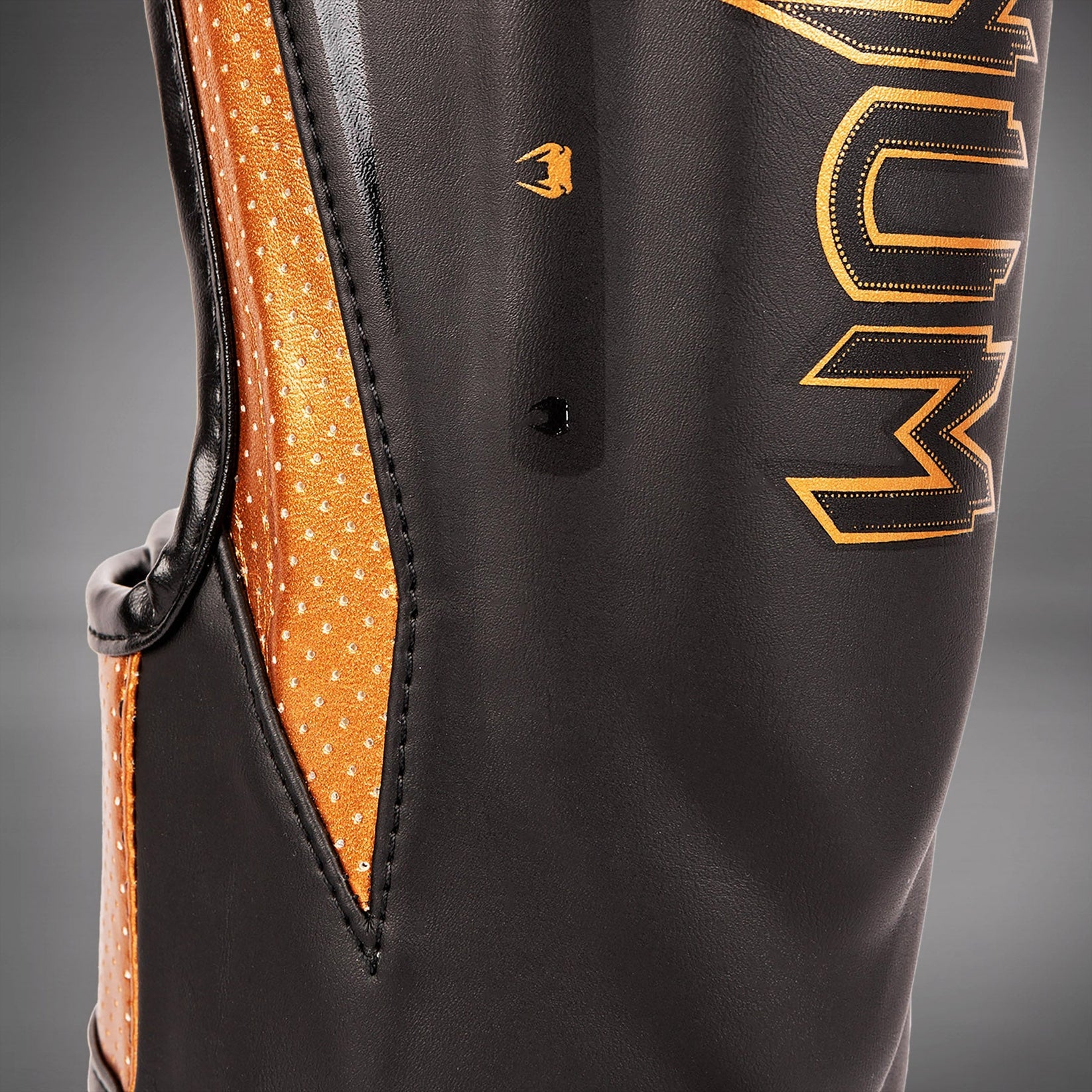 #Color_Black/Bronze