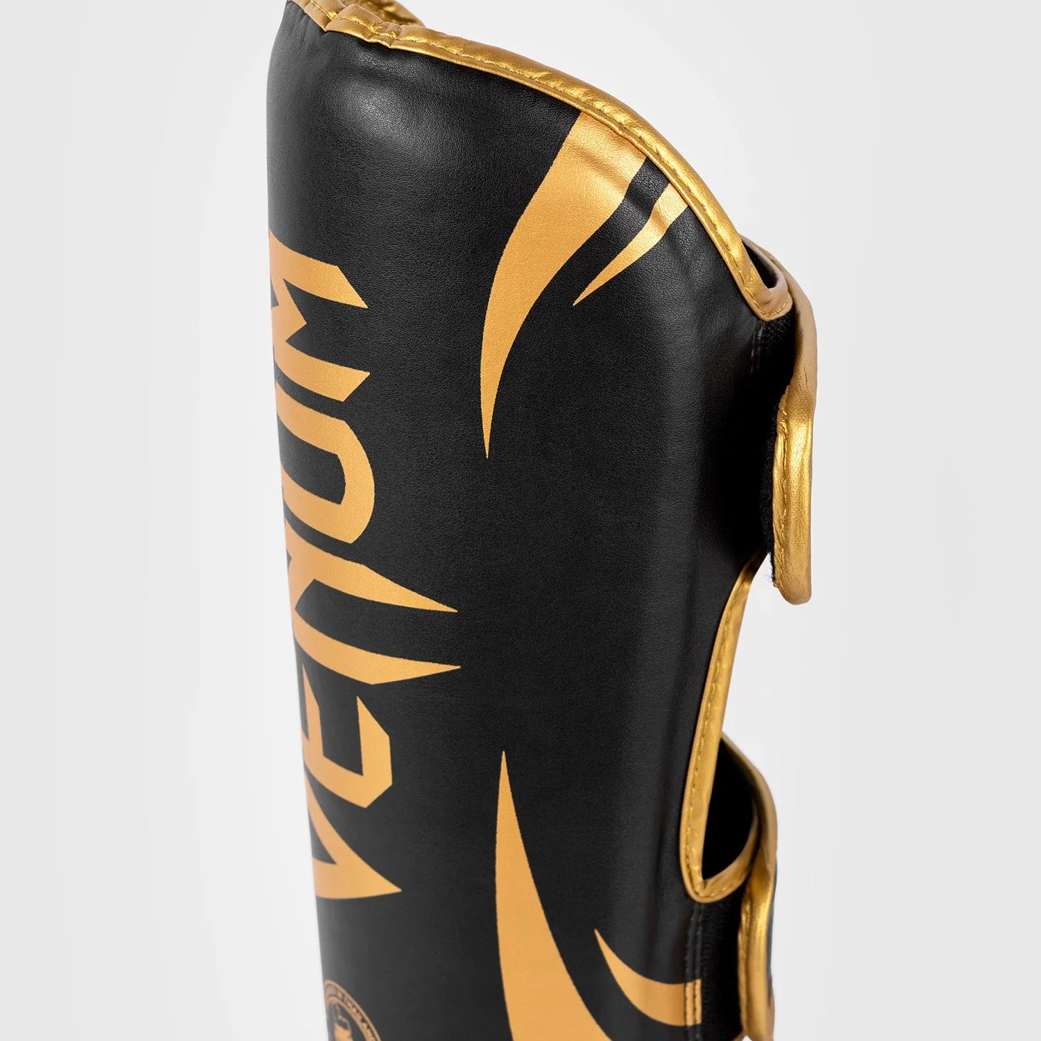 #Color_Black/Gold