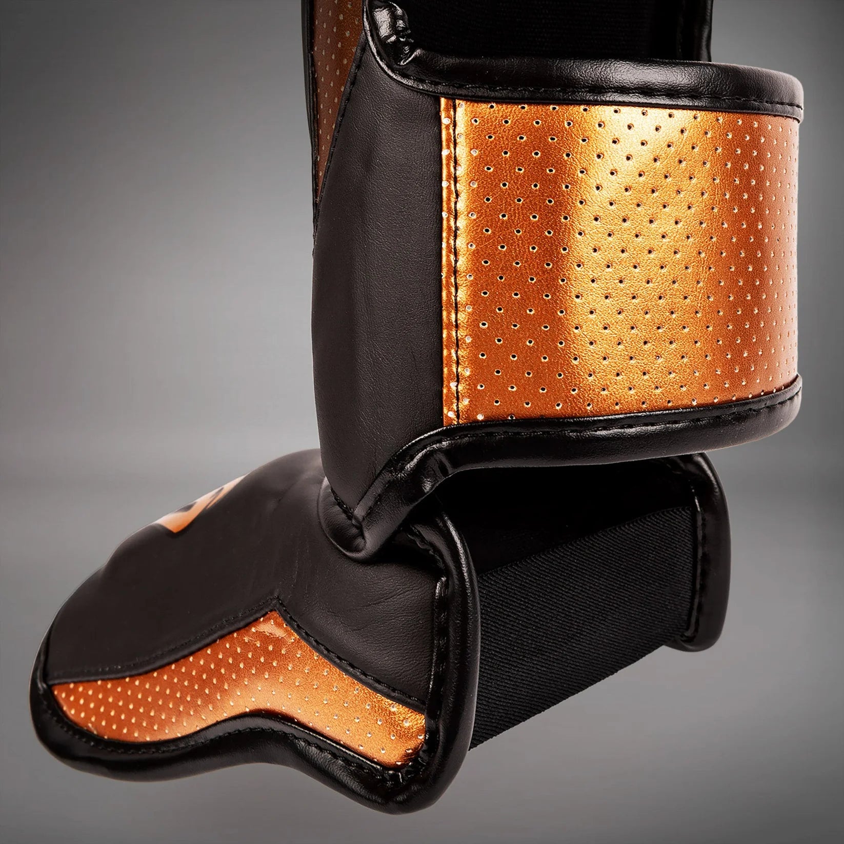 #Color_Black/Bronze