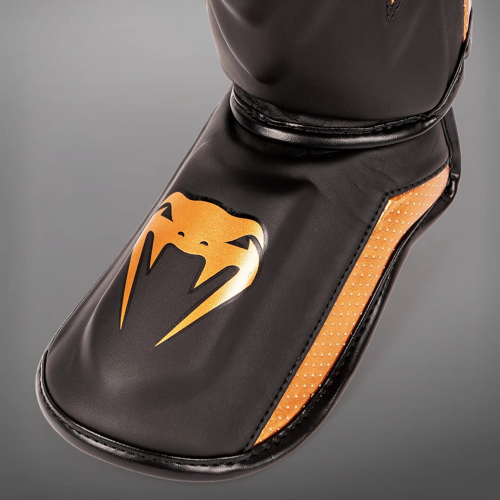 #Color_Black/Bronze